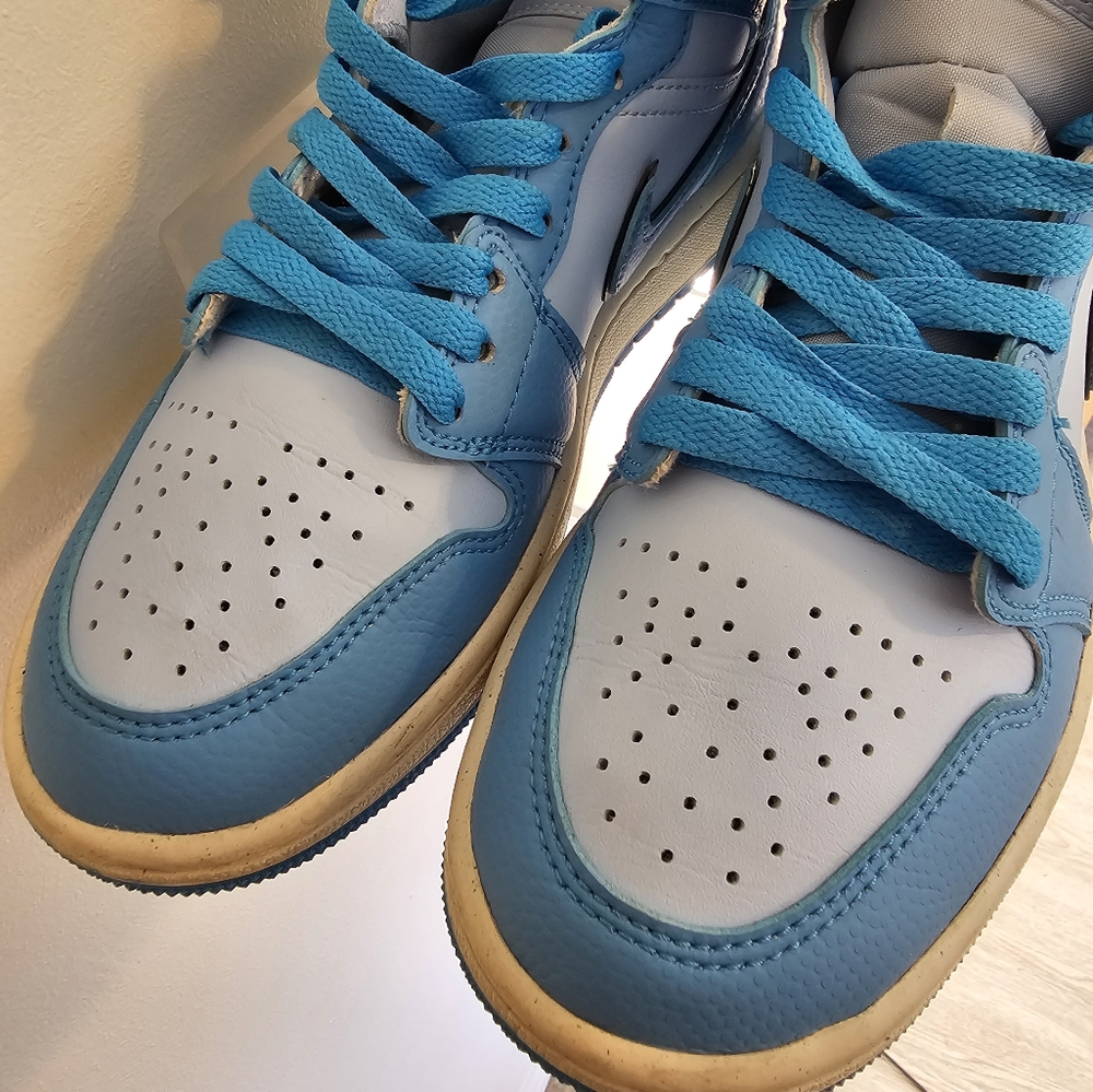 Jordan 1 Retro - Picture 2 of 4